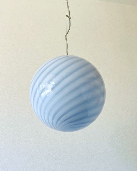 Murano loftslampe i en cloud blå farve med swirl rigadin 40 cm
