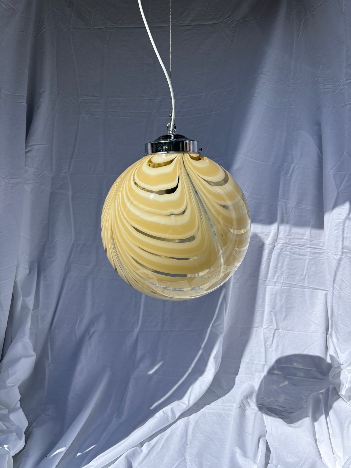 Vintage Murano pendel gult og hvidt mønster 35 cm