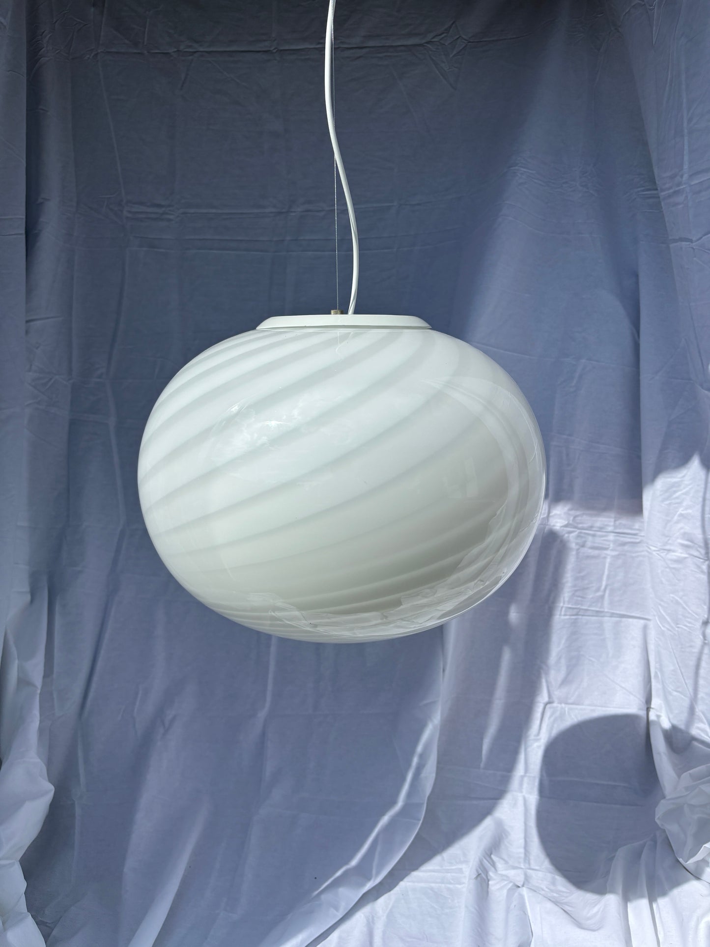 Vintage Murano pendel oval med hvid swirl 40 cm