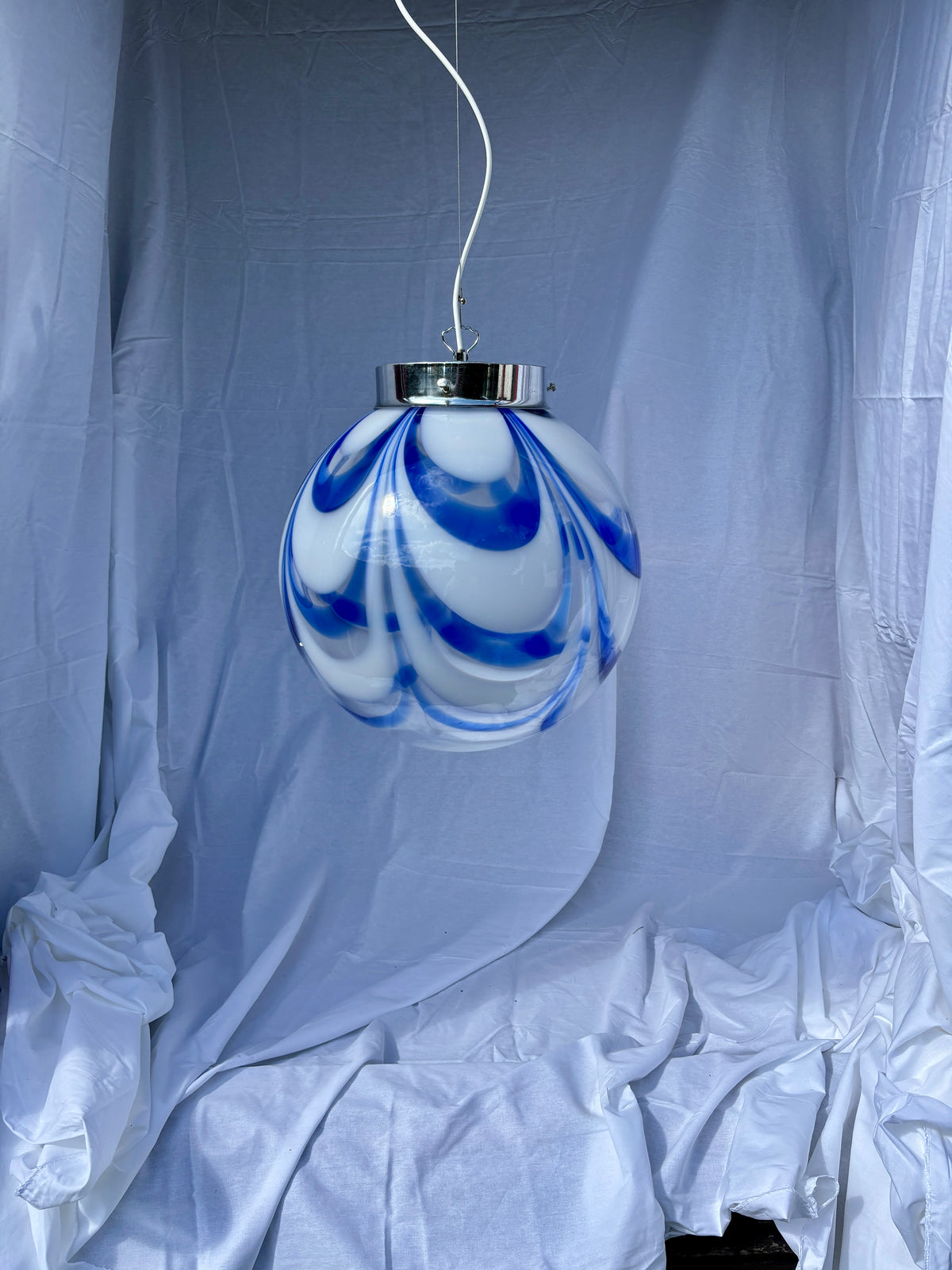 Vintage Murano pendel blåt og hvidt mønster 40 cm
