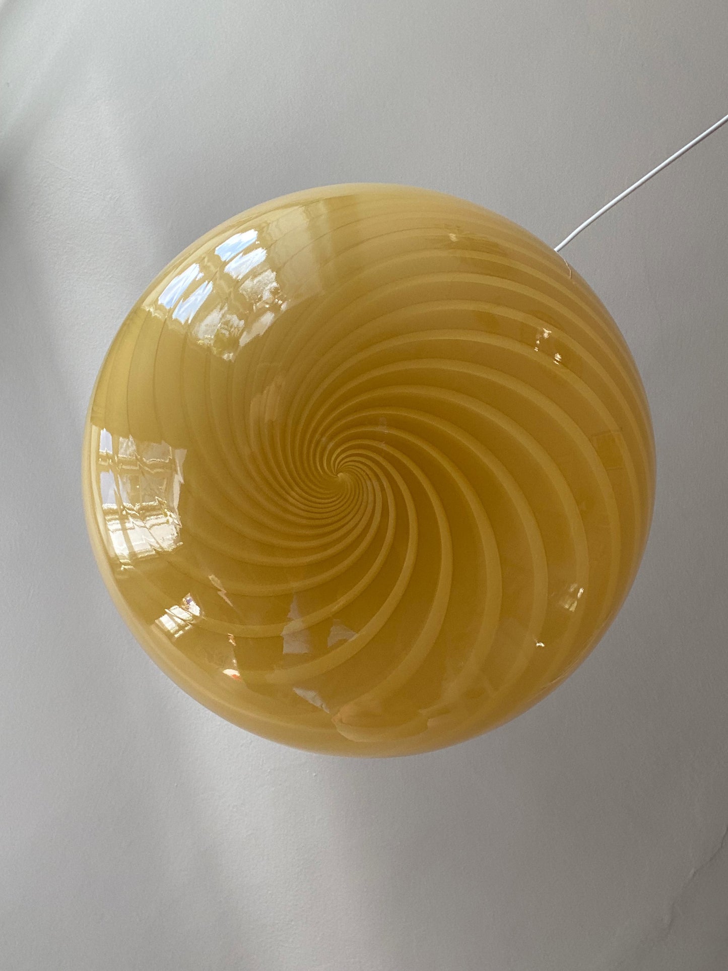 Oval Murano loftslampe i solgul swirl rigadin 40 cm