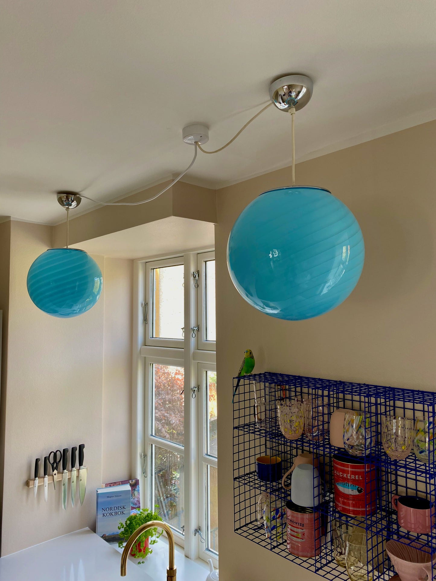 Lyseblå Murano loftslampe i swirl rigadin 30 cm