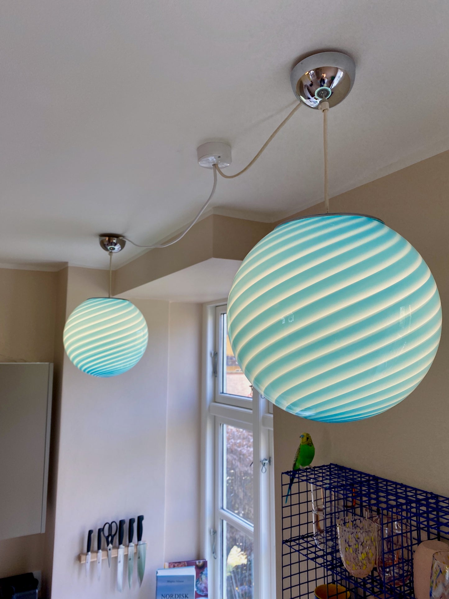 Lyseblå Murano loftslampe i swirl rigadin 30 cm