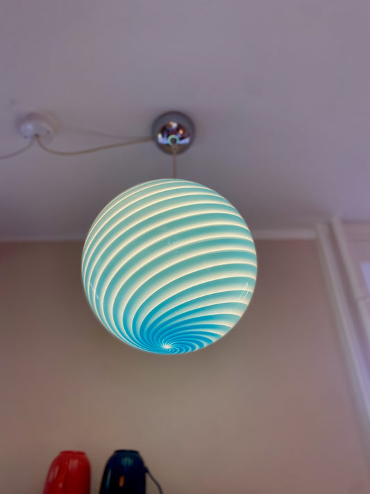 Lyseblå Murano loftslampe i swirl rigadin 30 cm