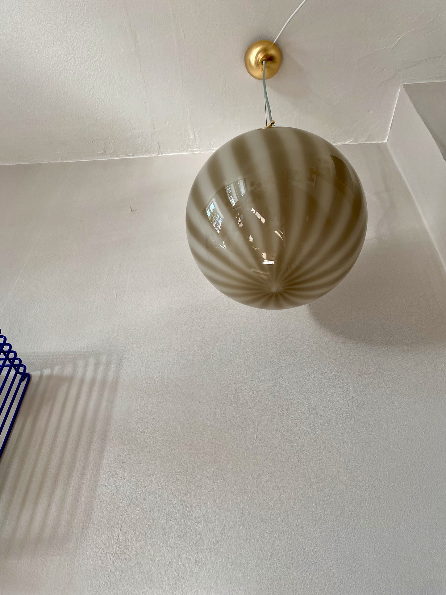 Murano loftslampe med beige vertikale striber i 30 cm