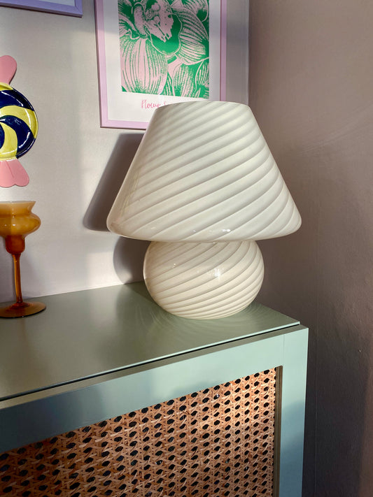 Vintage Murano mushroom i cremegul