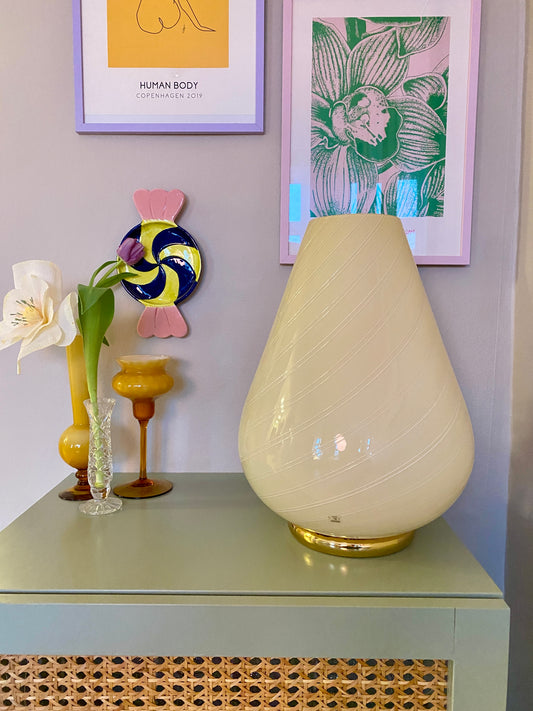 Vintage gul kæmpe bordlampe i dobbelt filigrana swirl