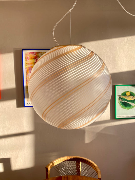 Vintage Murano pendel hvid og amber swirl 40 cm