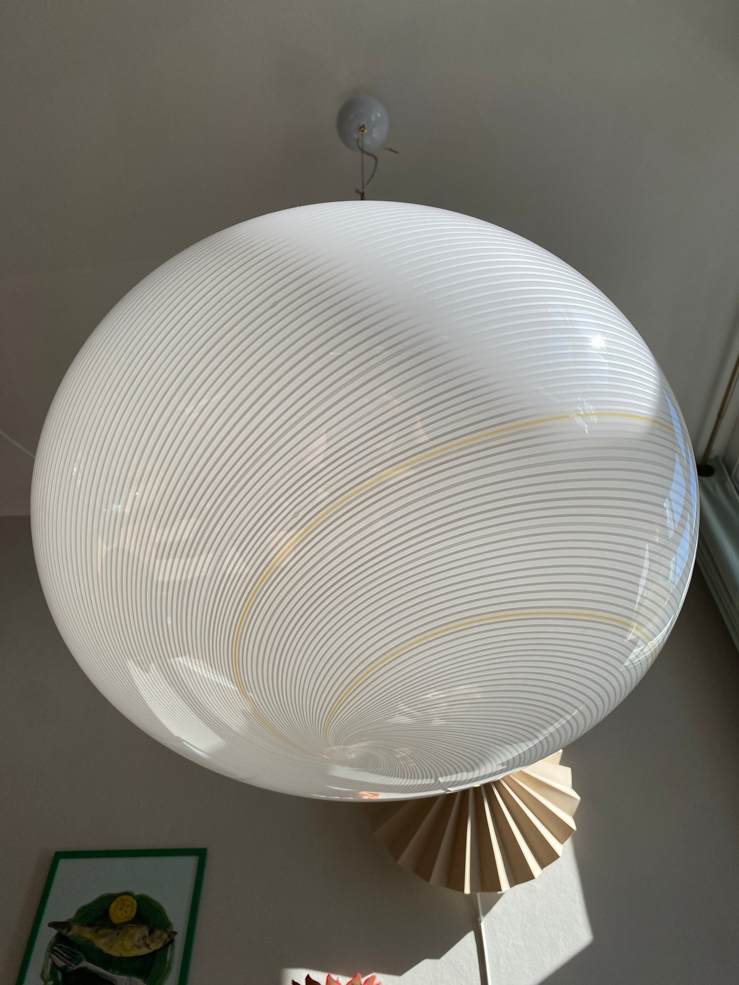 Vintage oval Murano loftlampe med hvid og gult swirl 50 cm