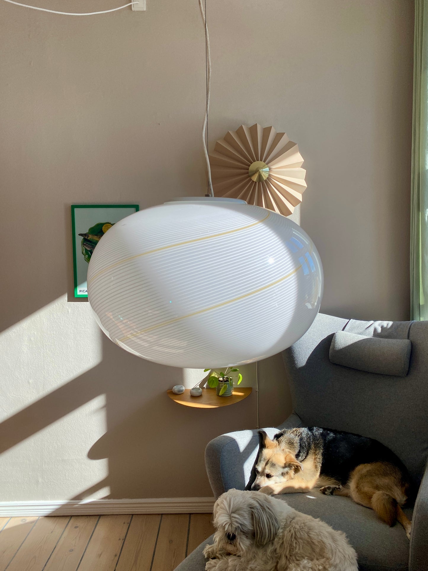 Vintage oval Murano loftlampe med hvid og gult swirl 50 cm