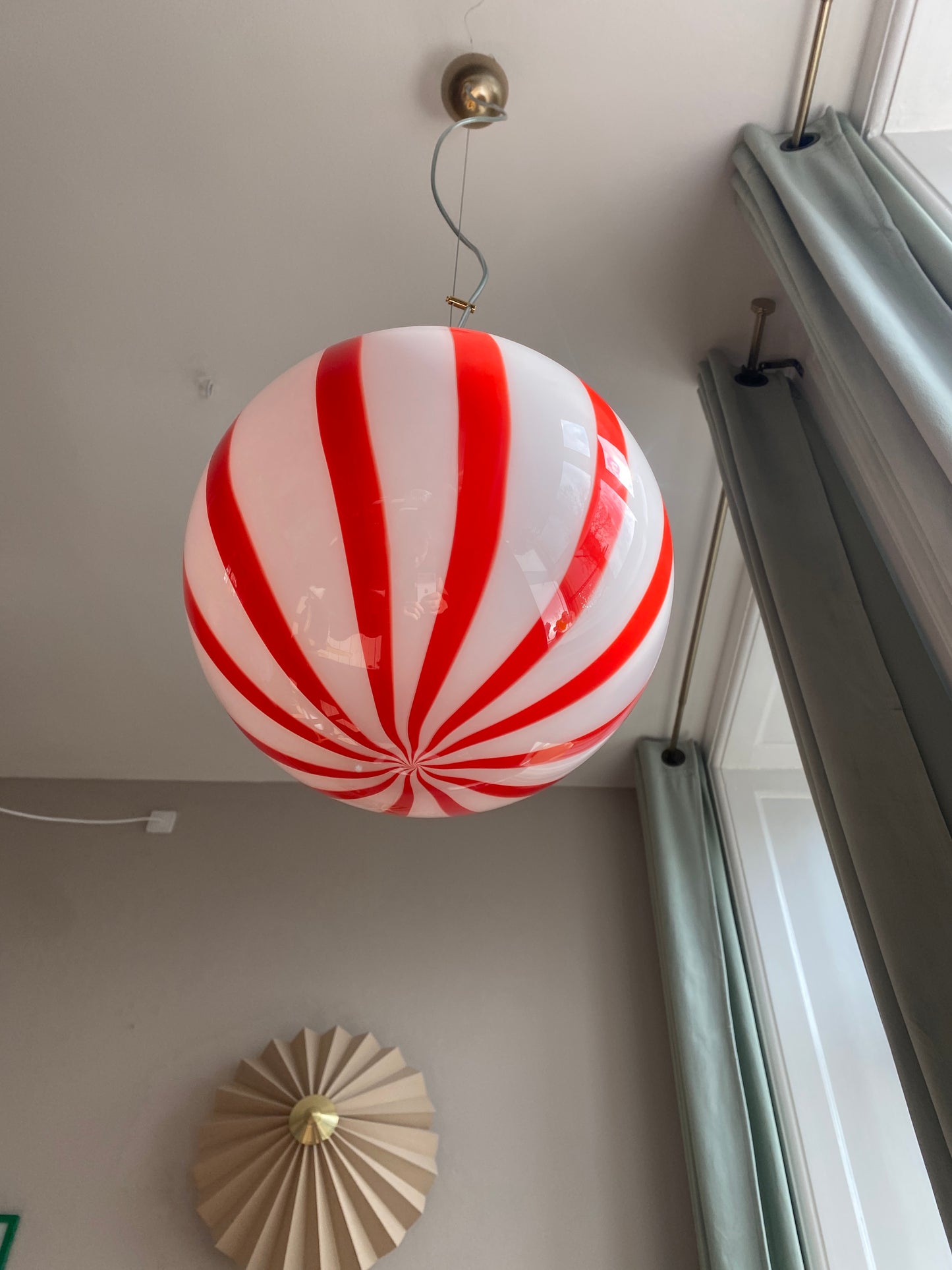 Murano loftslampe med røde vertikale striber i 30 cm