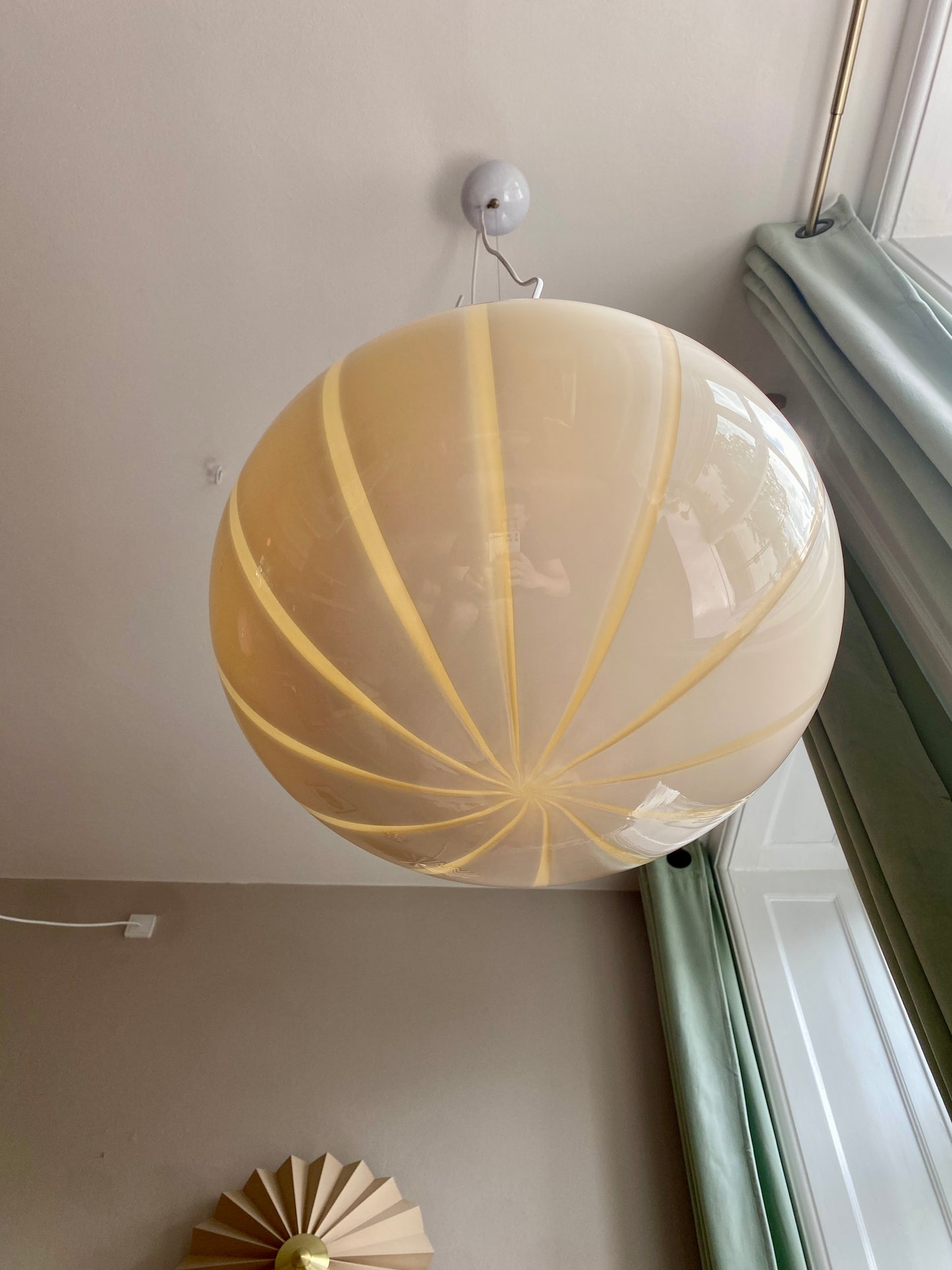 Vintage Murano loftslampe oval i cremegul med vertikalt rigadin