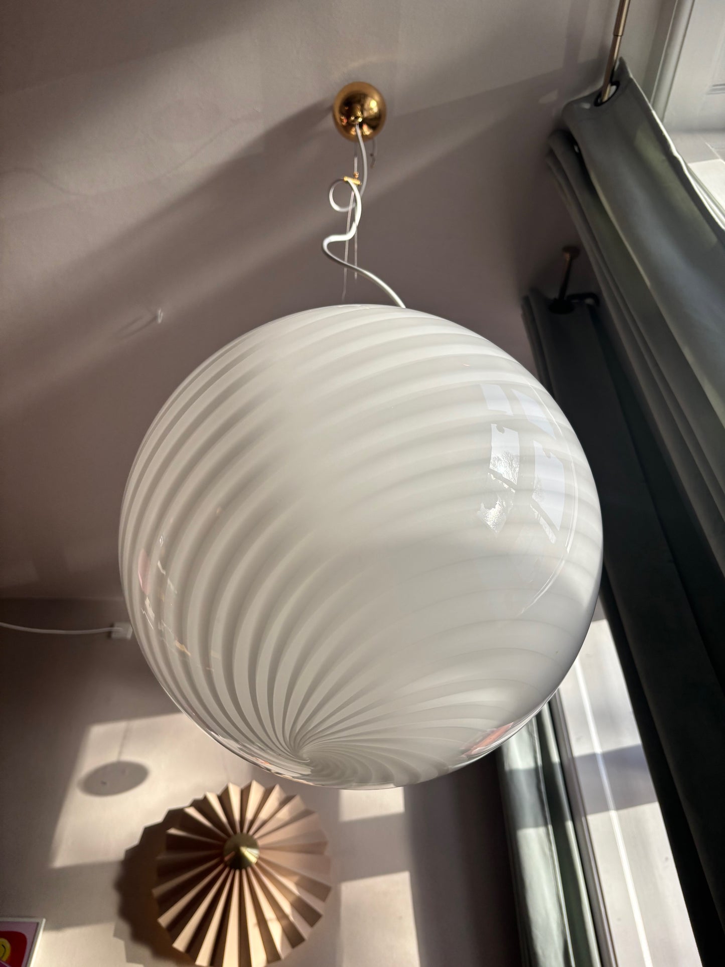 Vintage Murano pendel rund med hvidt swirl 40 cm