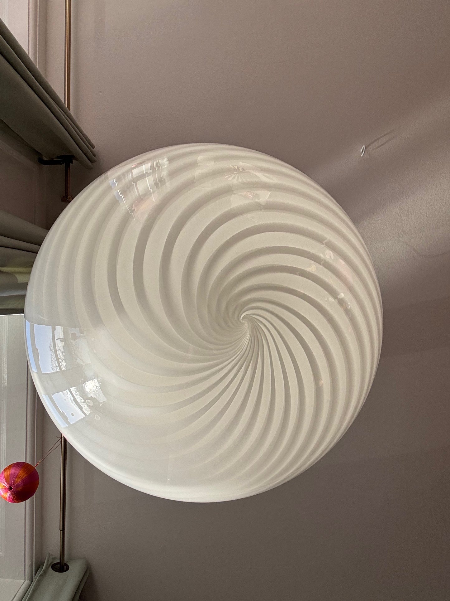 Vintage Murano pendel rund med hvidt swirl 40 cm