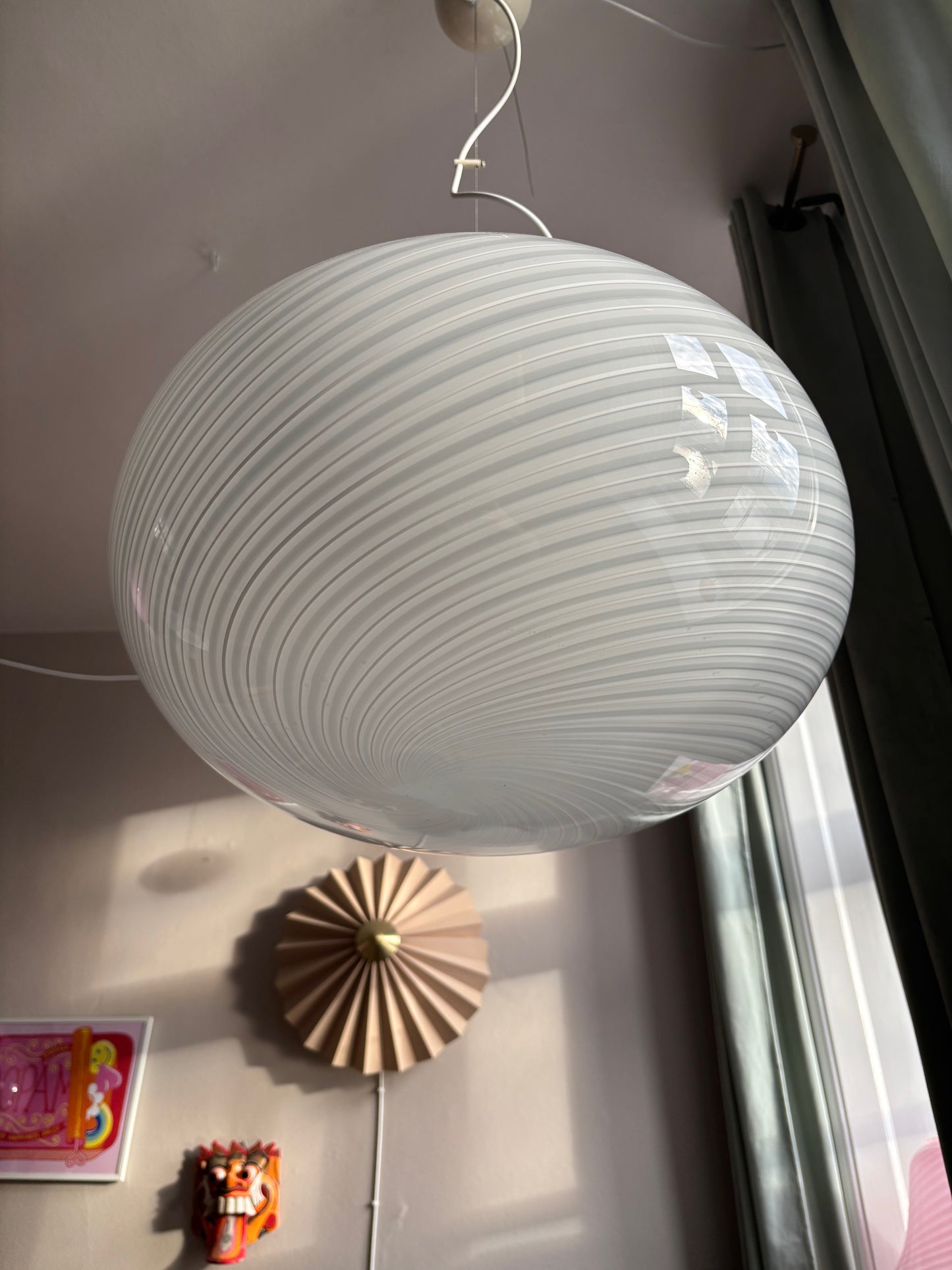 Vintage oval Murano loftslampe med hvidt og mørkt swirl i 50 cm