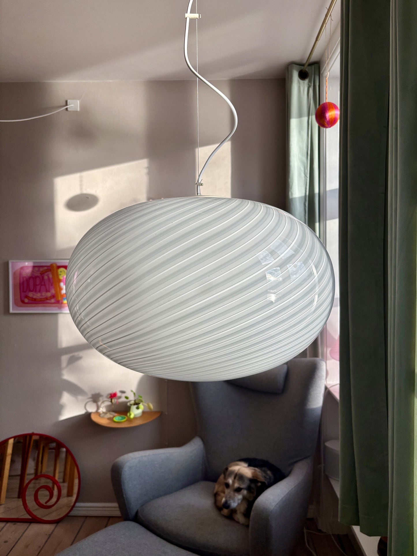 Vintage oval Murano loftslampe med hvidt og mørkt swirl i 50 cm