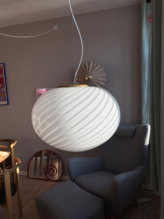 Vintage Murano pendel oval i hvid swirl 45 cm m. signatur