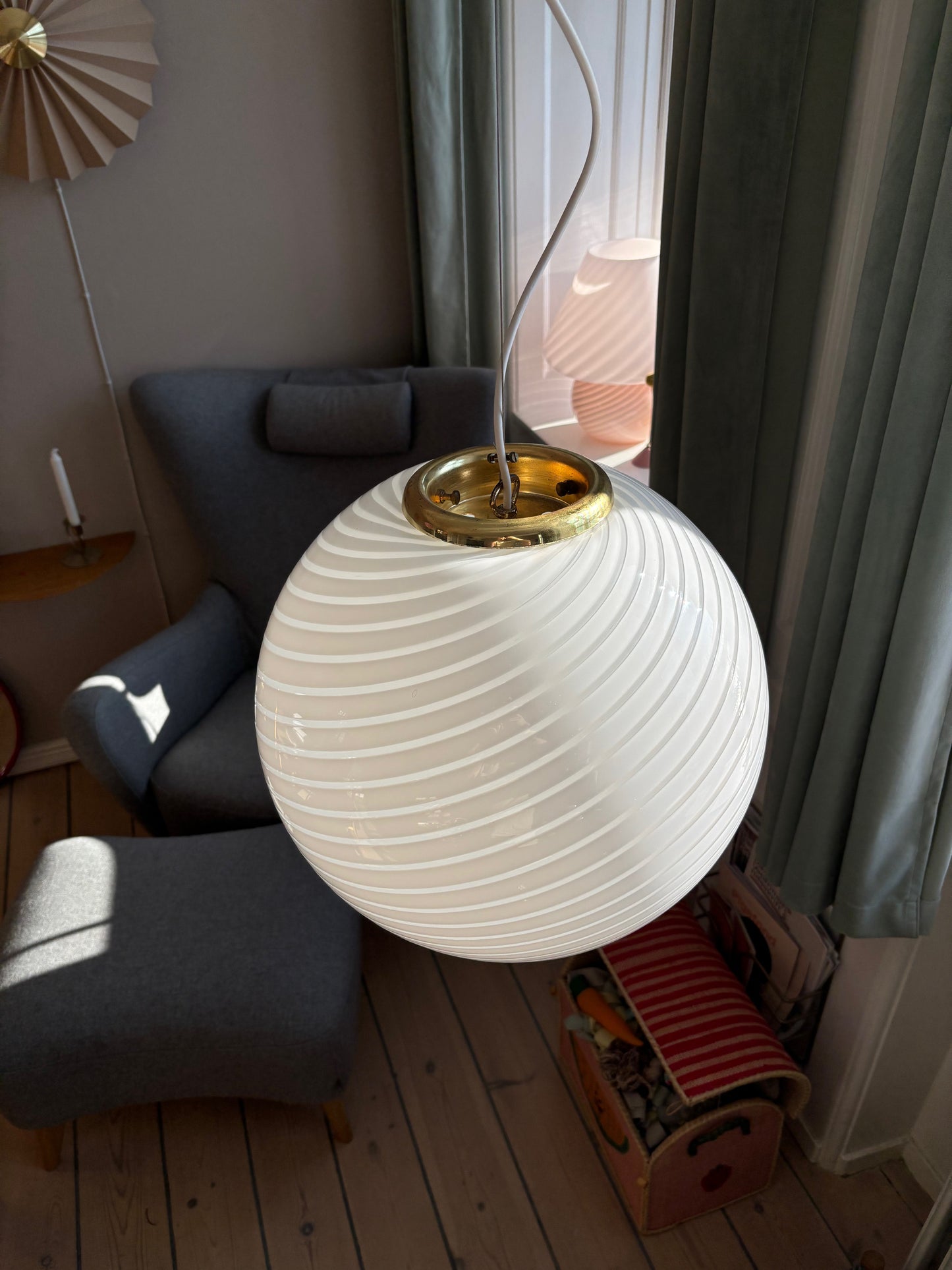 Vintage Murano pendel rund med hvidt swirl 40 cm