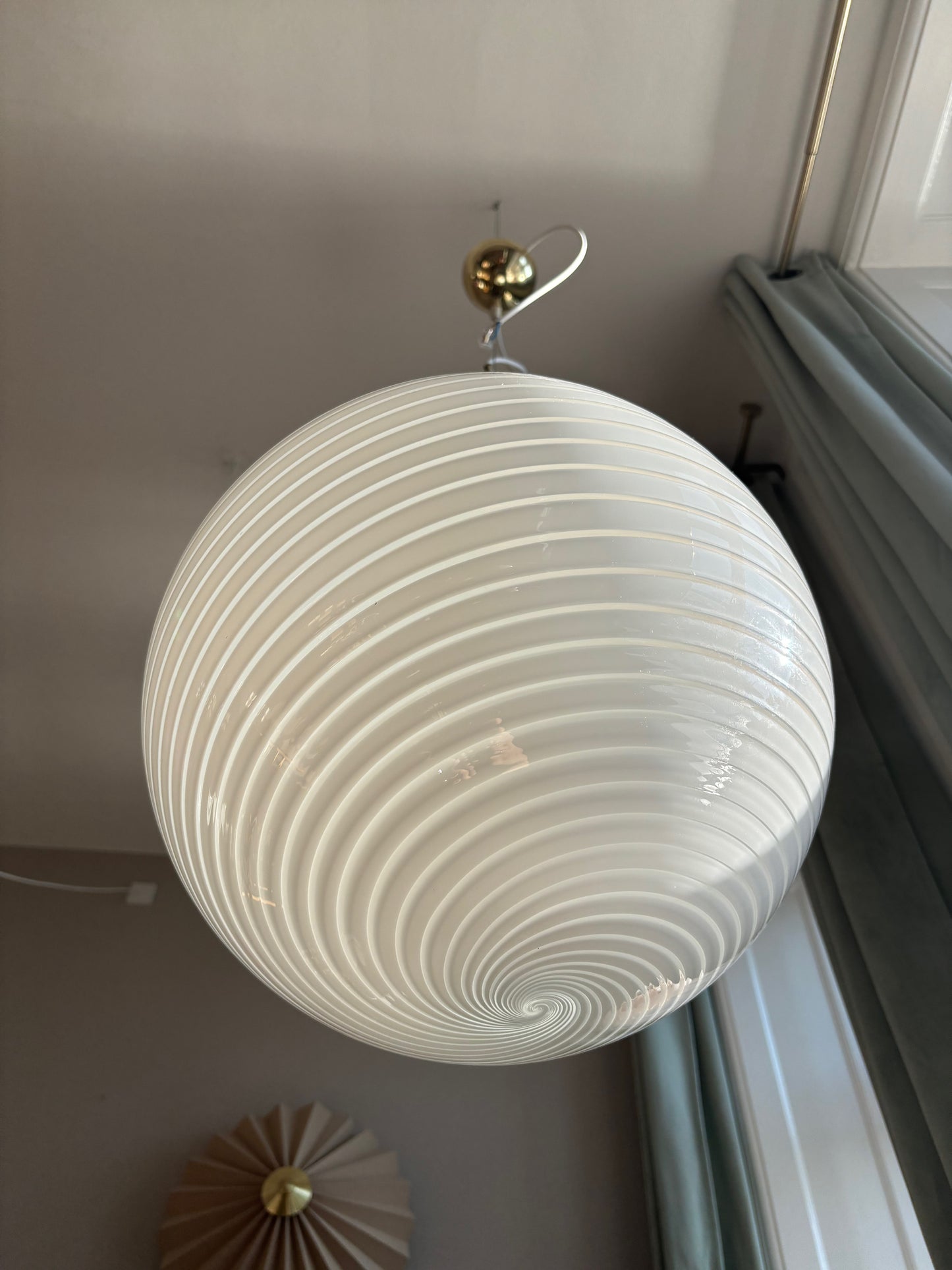 Vintage Murano pendel rund med hvidt swirl 40 cm