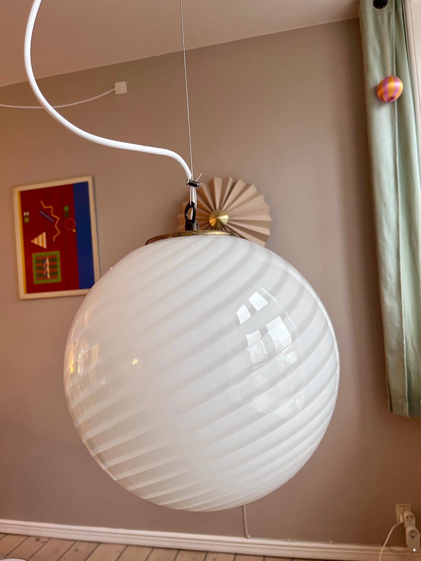 Vintage Murano pendel rund med hvidt swirl 30 cm