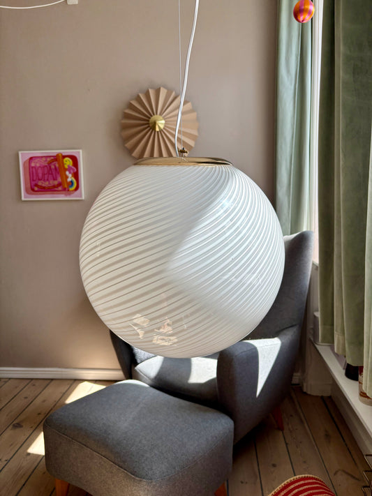 Vintage Murano loftslampe i hvidt med hvidt swirl i 43 cm
