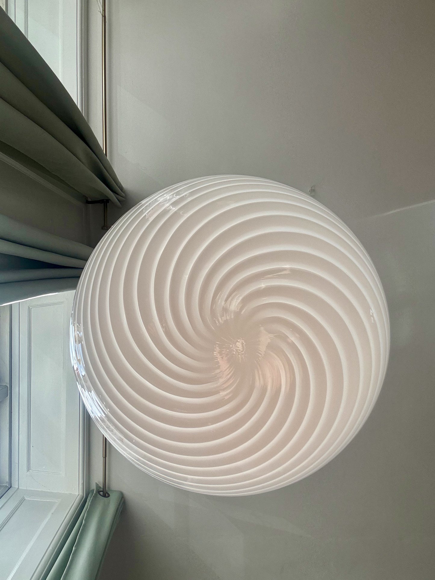 Vintage Murano De Majo pendel oval i hvid swirl 40 cm
