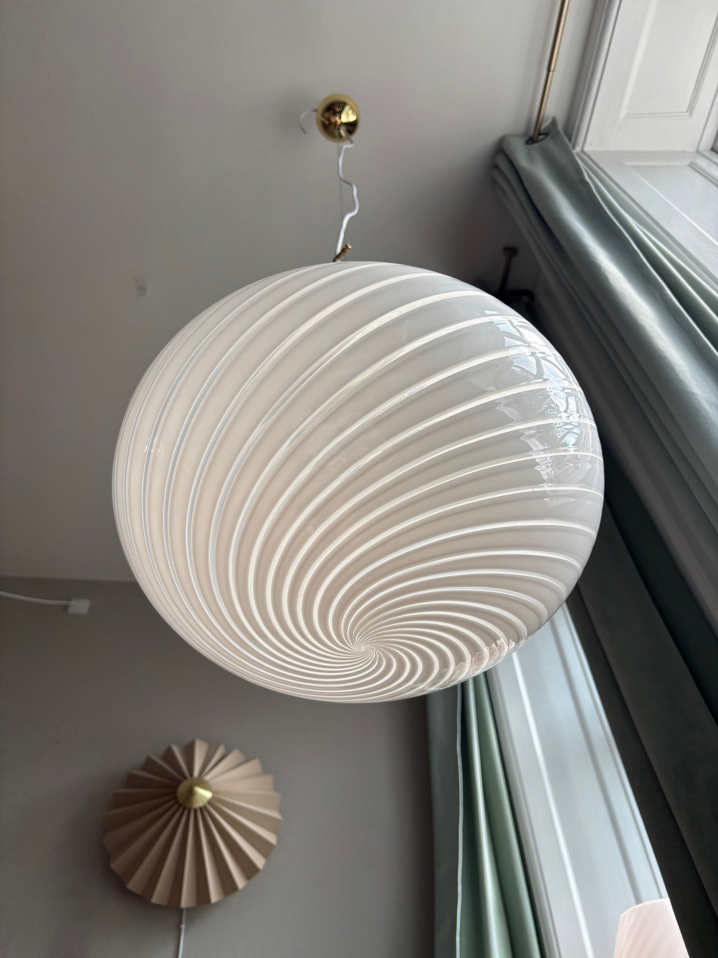 Vintage oval Murano pendel i hvid swirl 40 cm