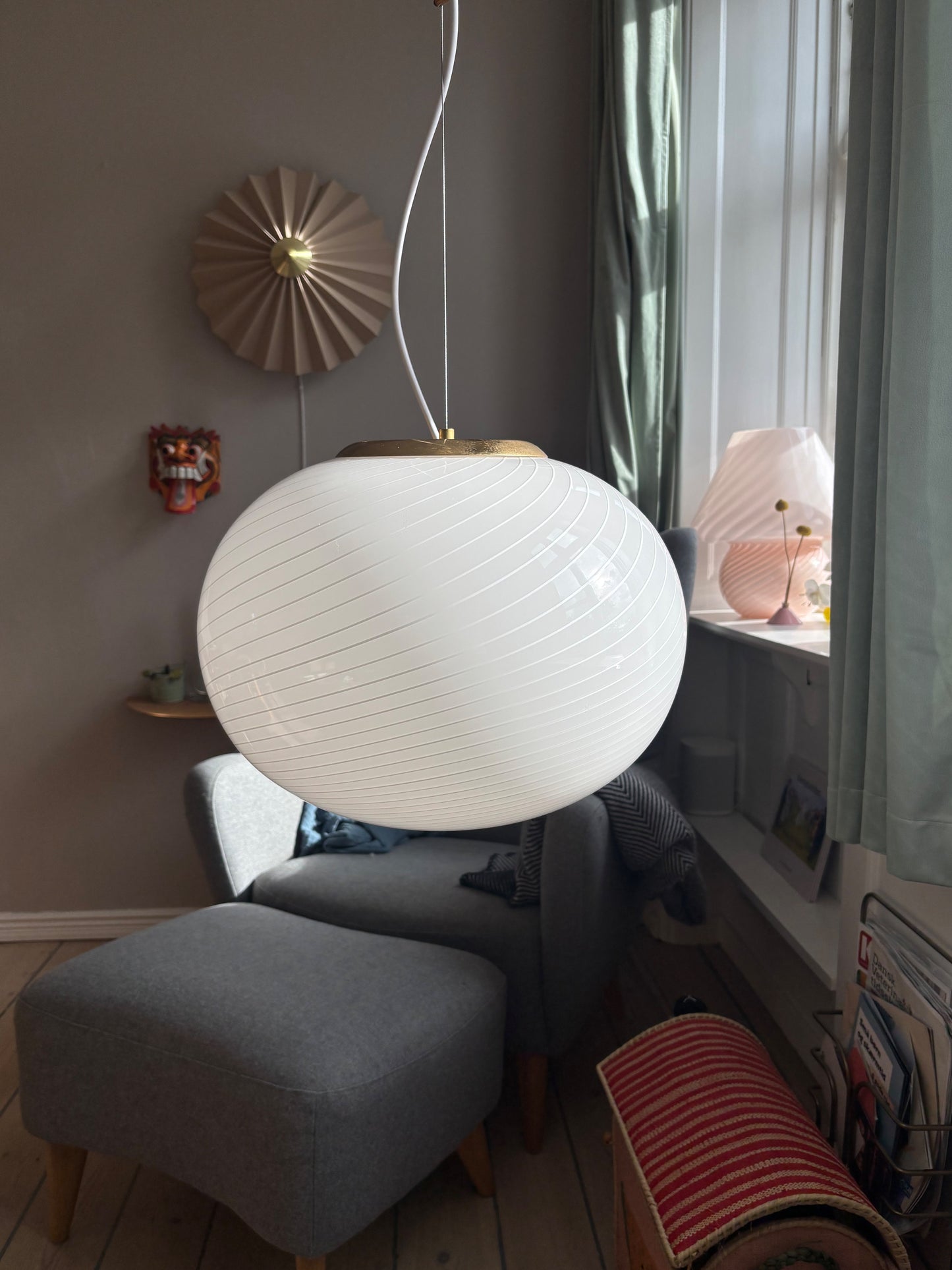 Vintage oval Murano loftslampe i cremehvid med hvidt swirl 40 cm