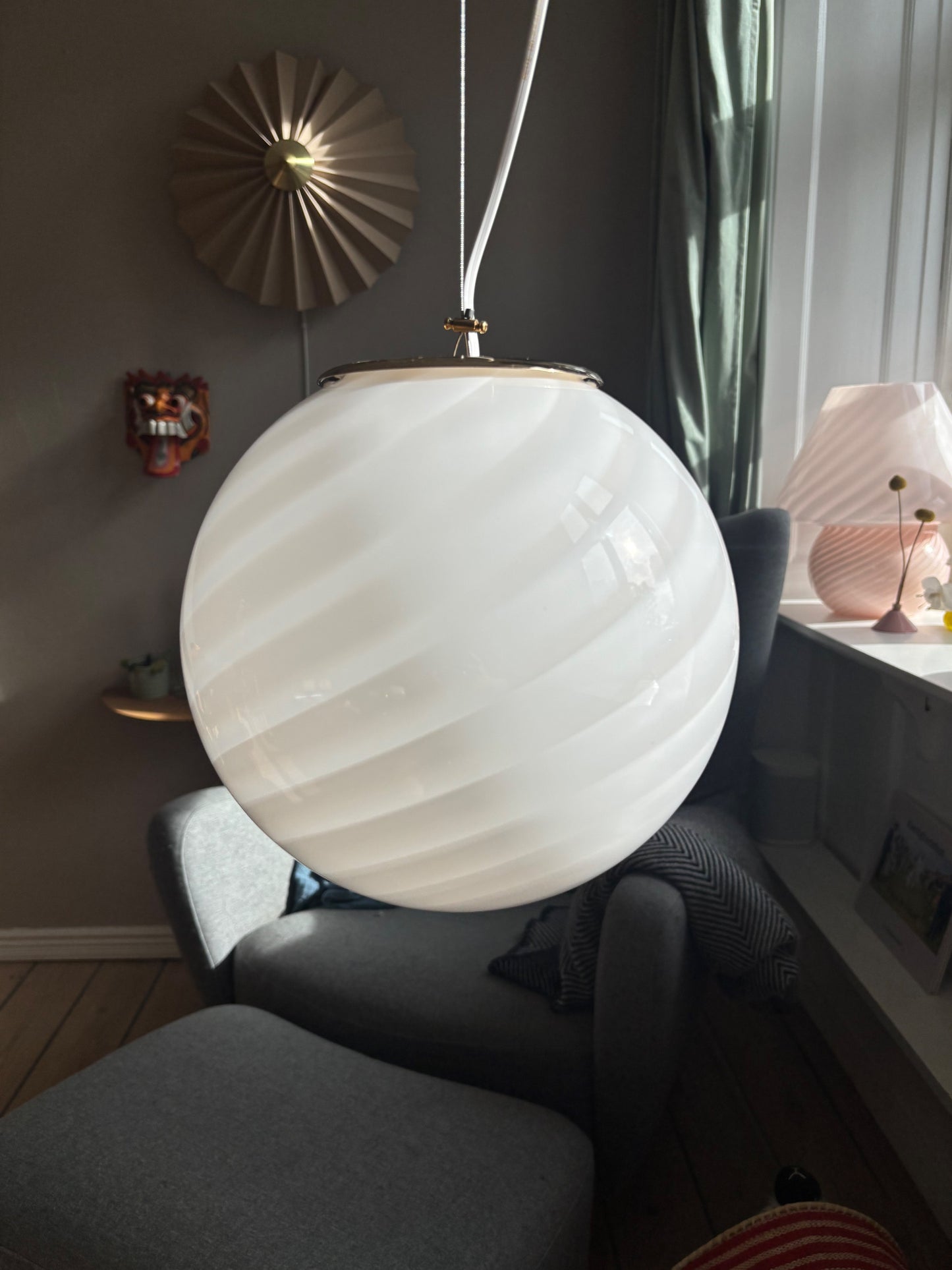 Vintage Murano pendel rund med hvidt swirl 25 cm