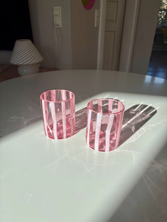 Italiensk mundblæst glas i lyserød med hvide striber