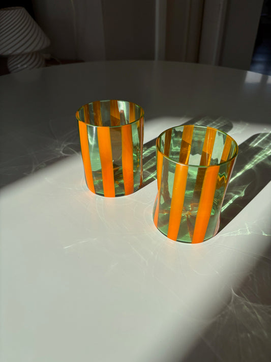 Italiensk mundblæst glas i sart grøn med orange striber