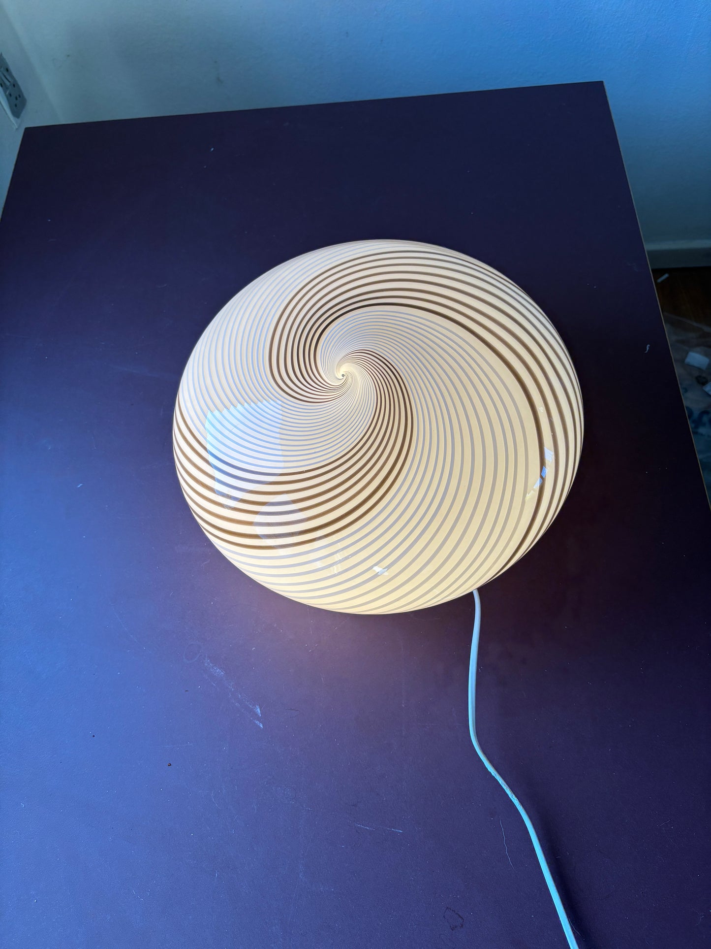 Vintage Murano plafond opalglas med hvidt og mørkt swirl 35 cm