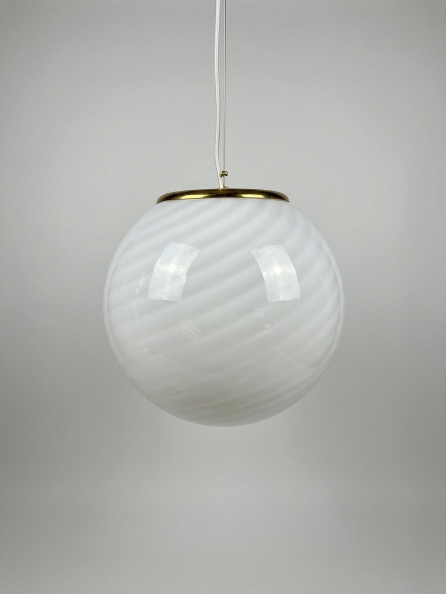 Vintage Murano pendel rundt med hvidt swirl 35 cm