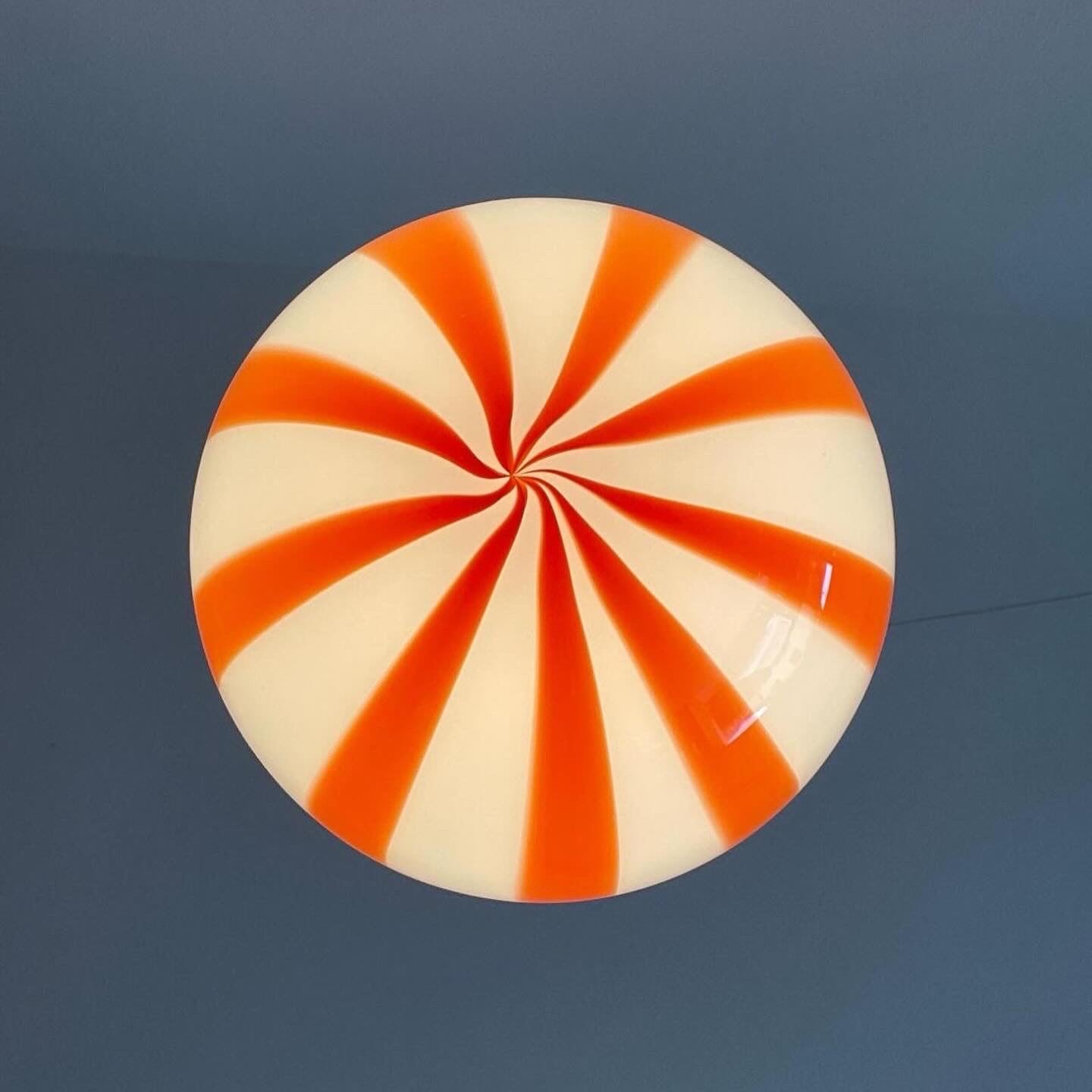 Murano loftslampe med røde vertikale striber i 30 cm