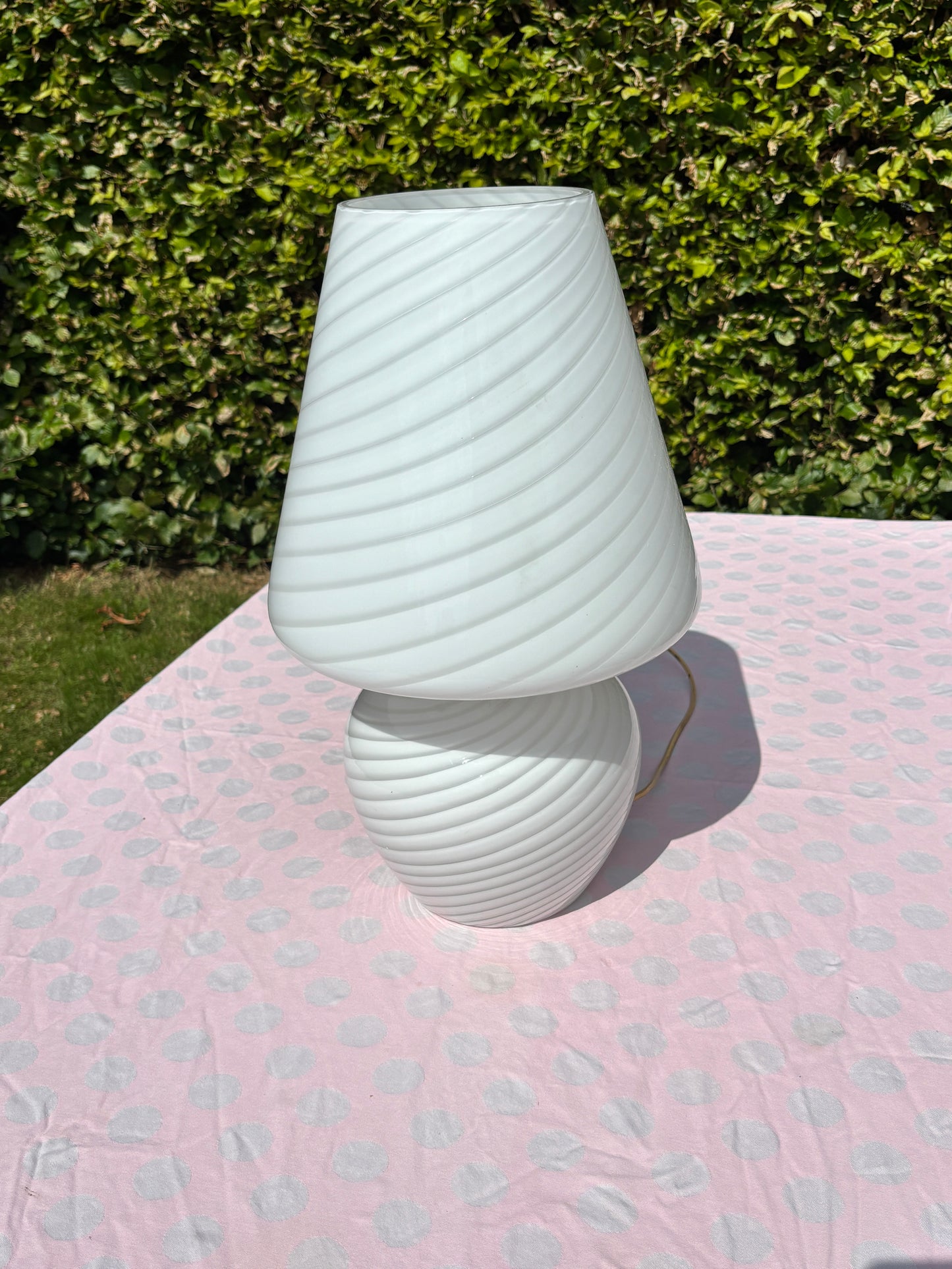 Kæmpe vintage Murano mushroom i hvid swirl 54 cm