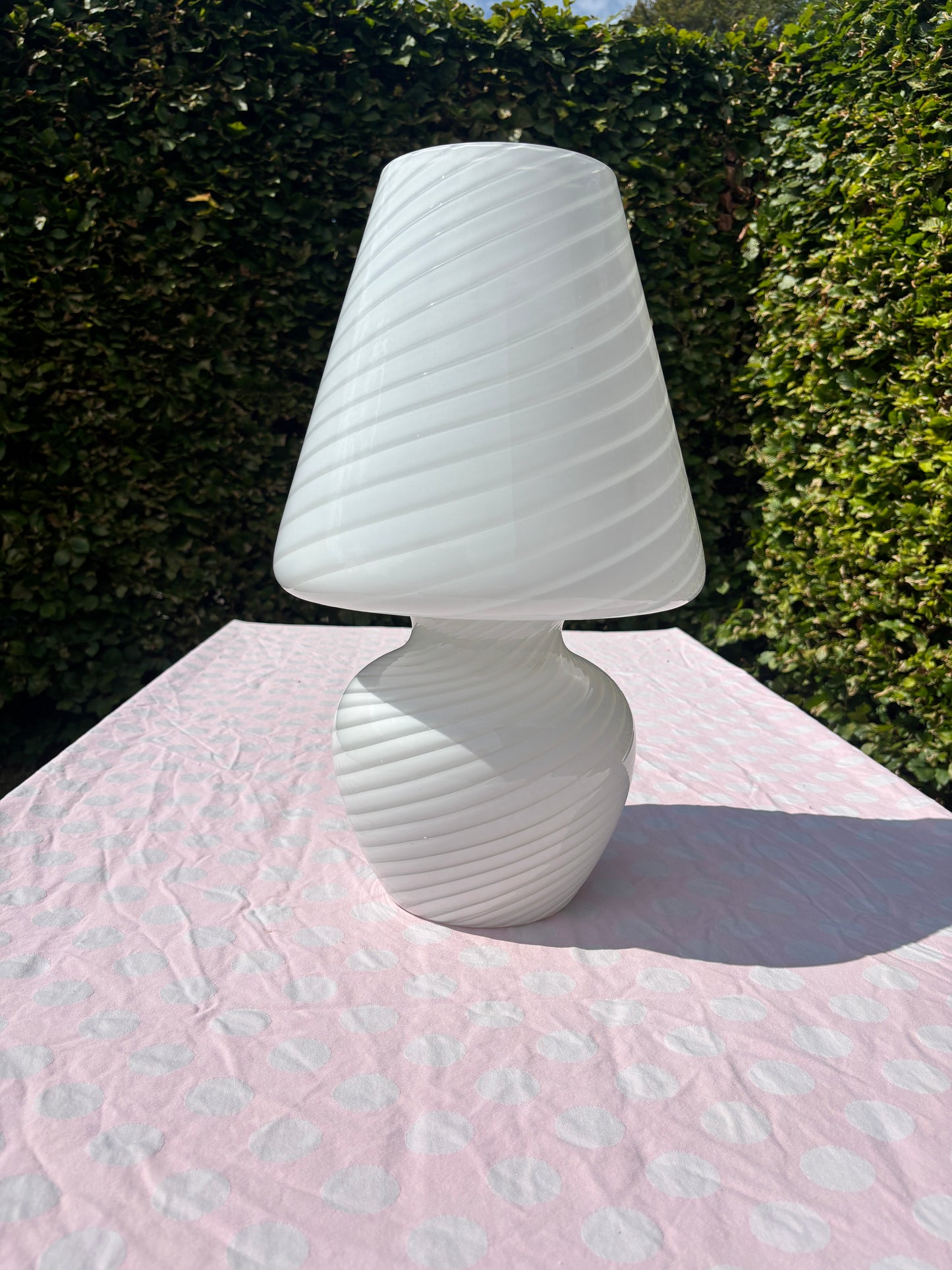 Kæmpe vintage Murano mushroom i hvid swirl 54 cm