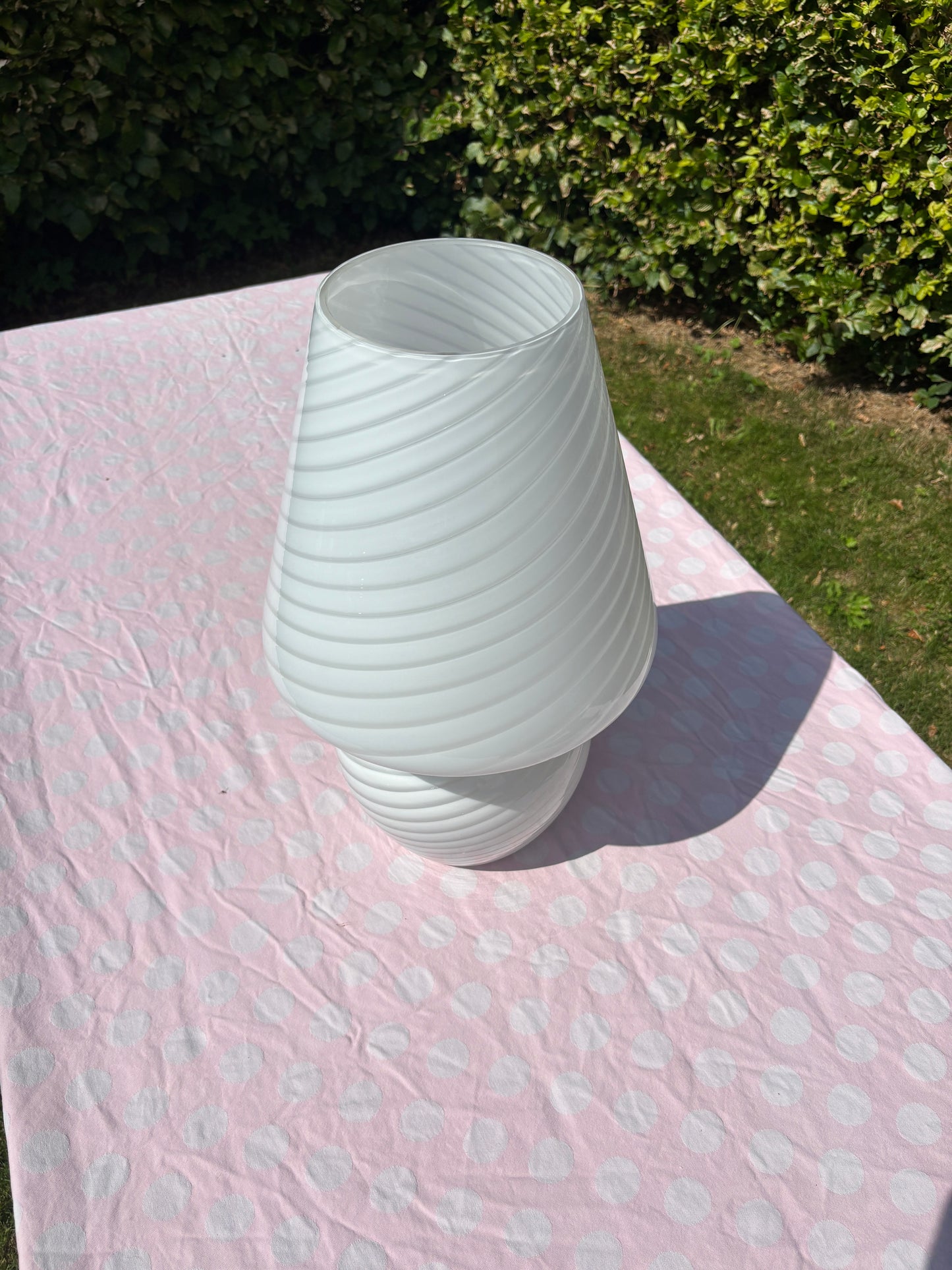 Kæmpe vintage Murano mushroom i hvid swirl 54 cm