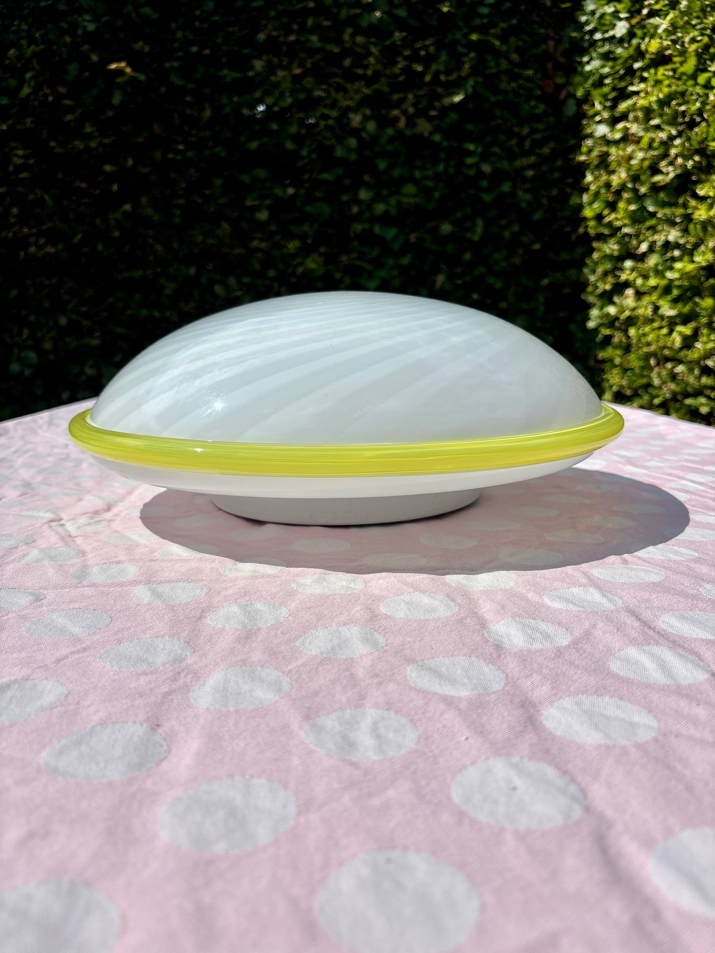 Vintage Murano plafond med hvidt swirl og gul kant 40 cm