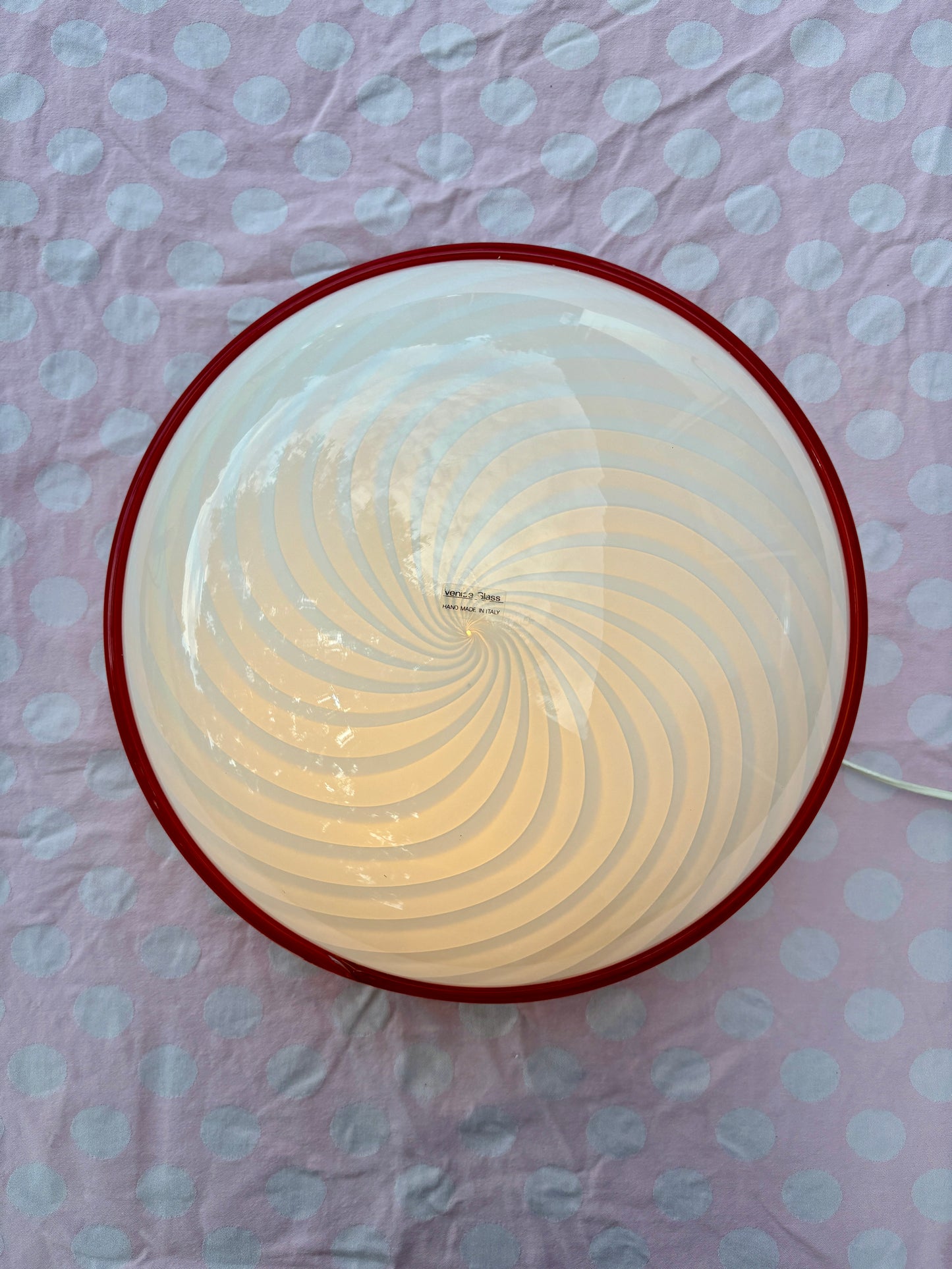 Vintage Murano plafond med hvidt swirl og rød kant 40 cm