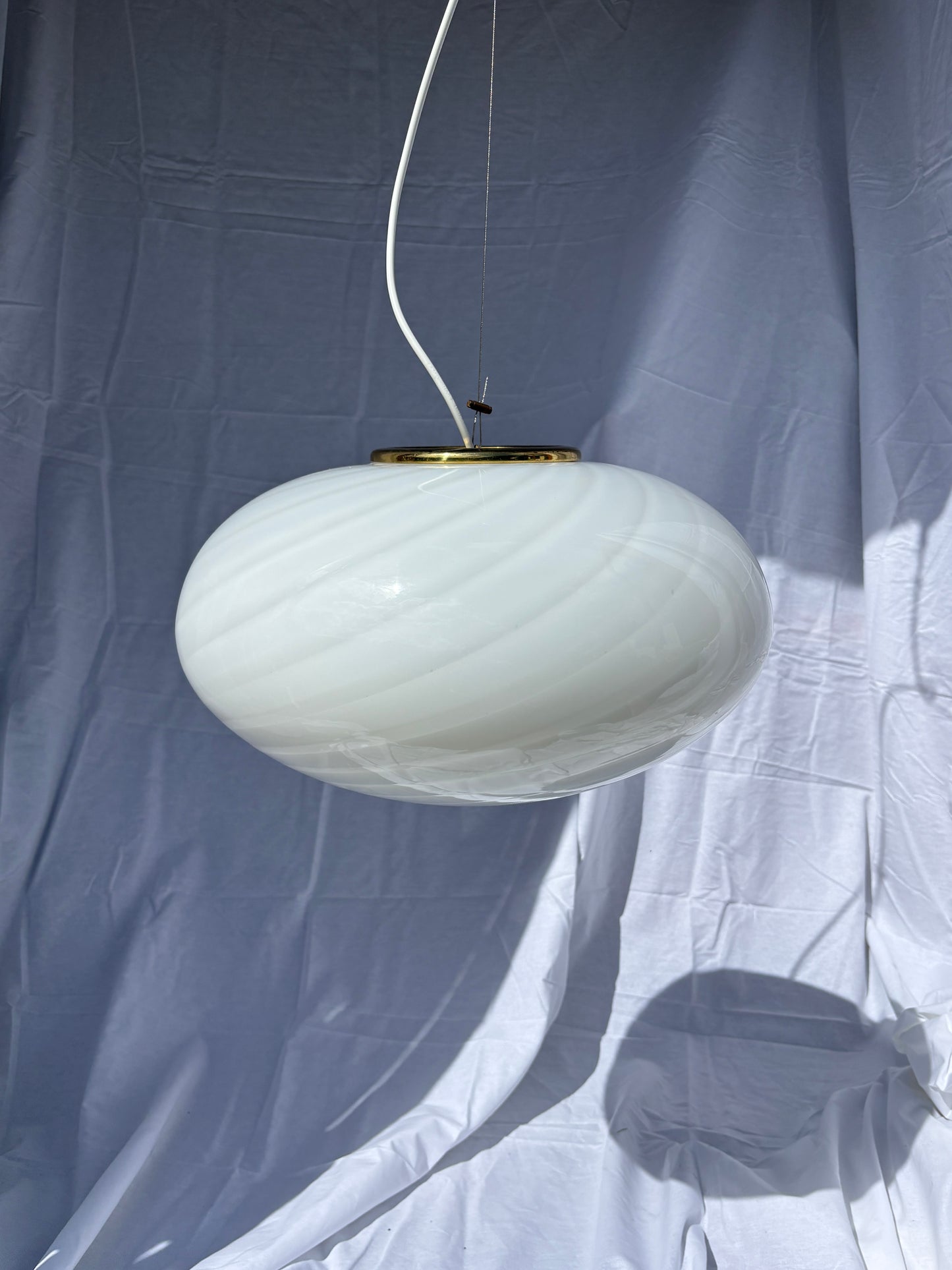 Vintage Murano pendel flad oval med hvid swirl 40 cm