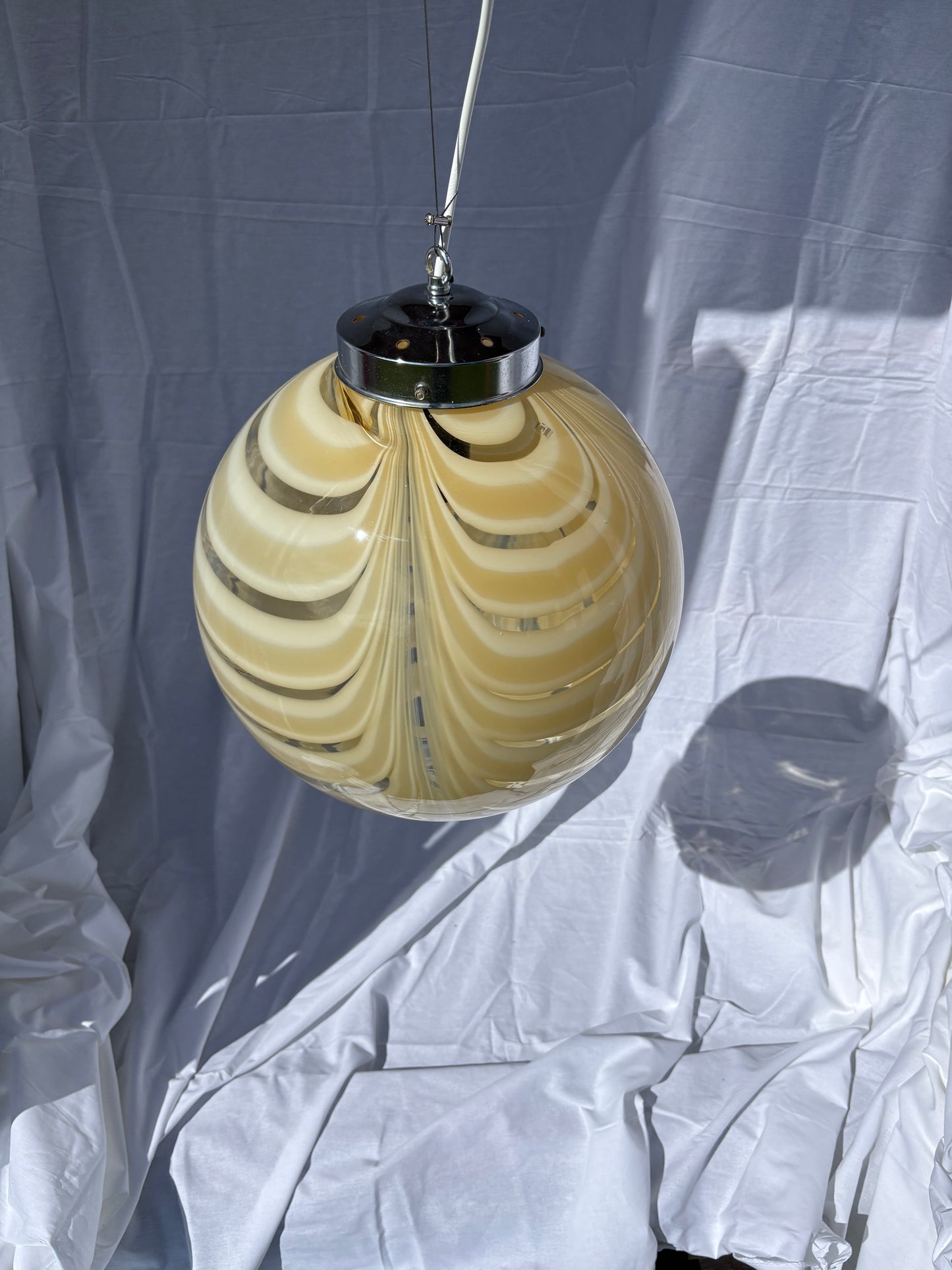 Vintage Murano pendel gult og hvidt mønster 35 cm