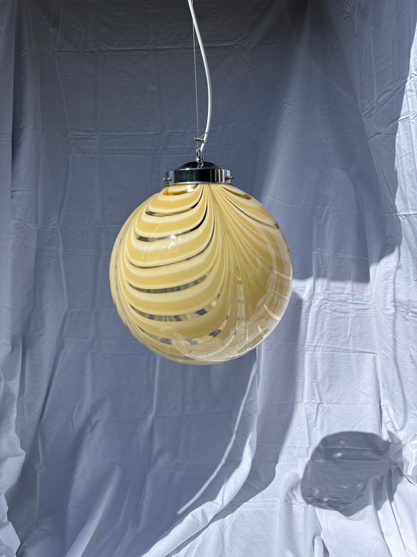 Vintage Murano pendel gult og hvidt mønster 35 cm