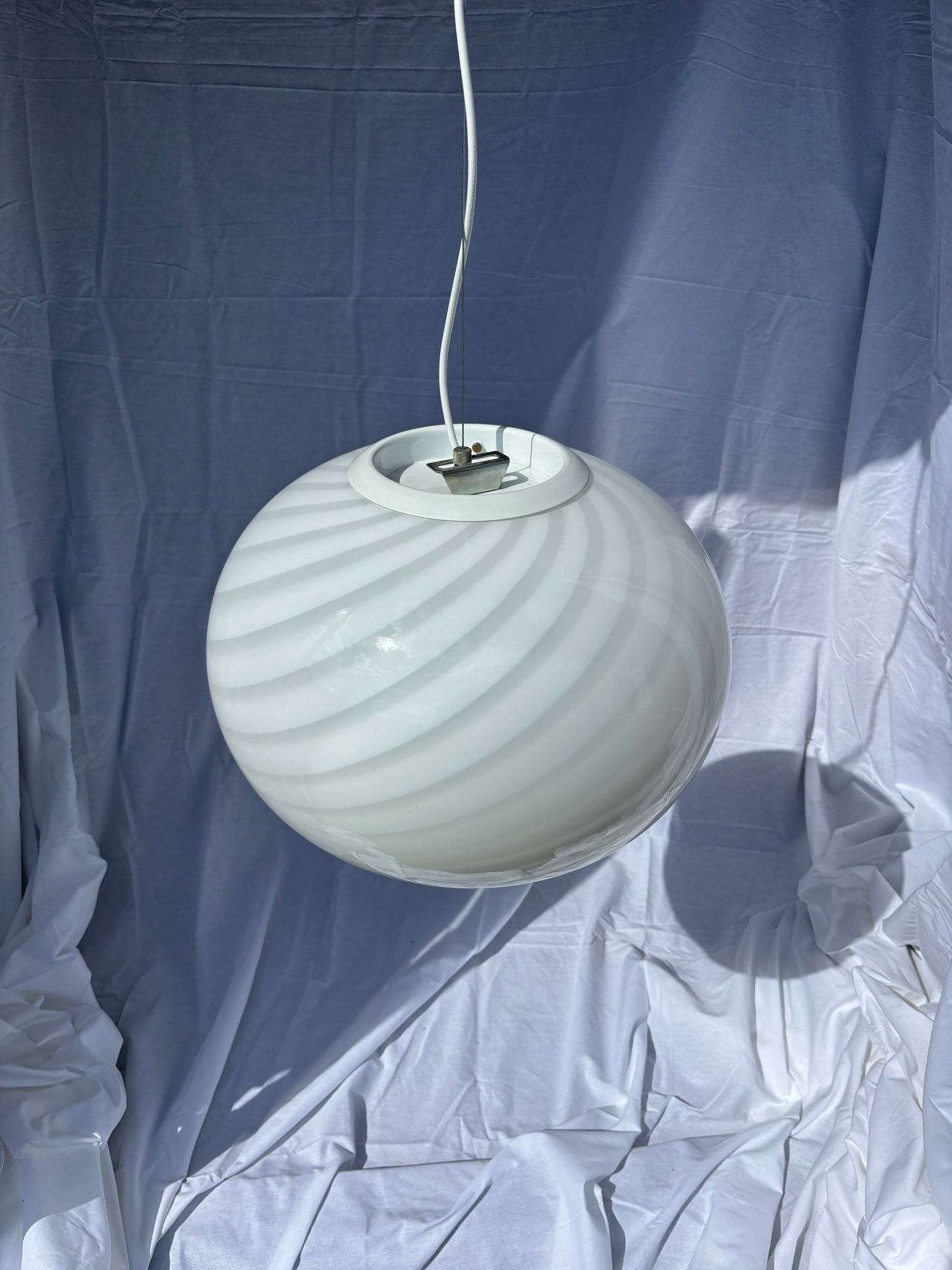 Vintage Murano pendel oval med hvid swirl 40 cm