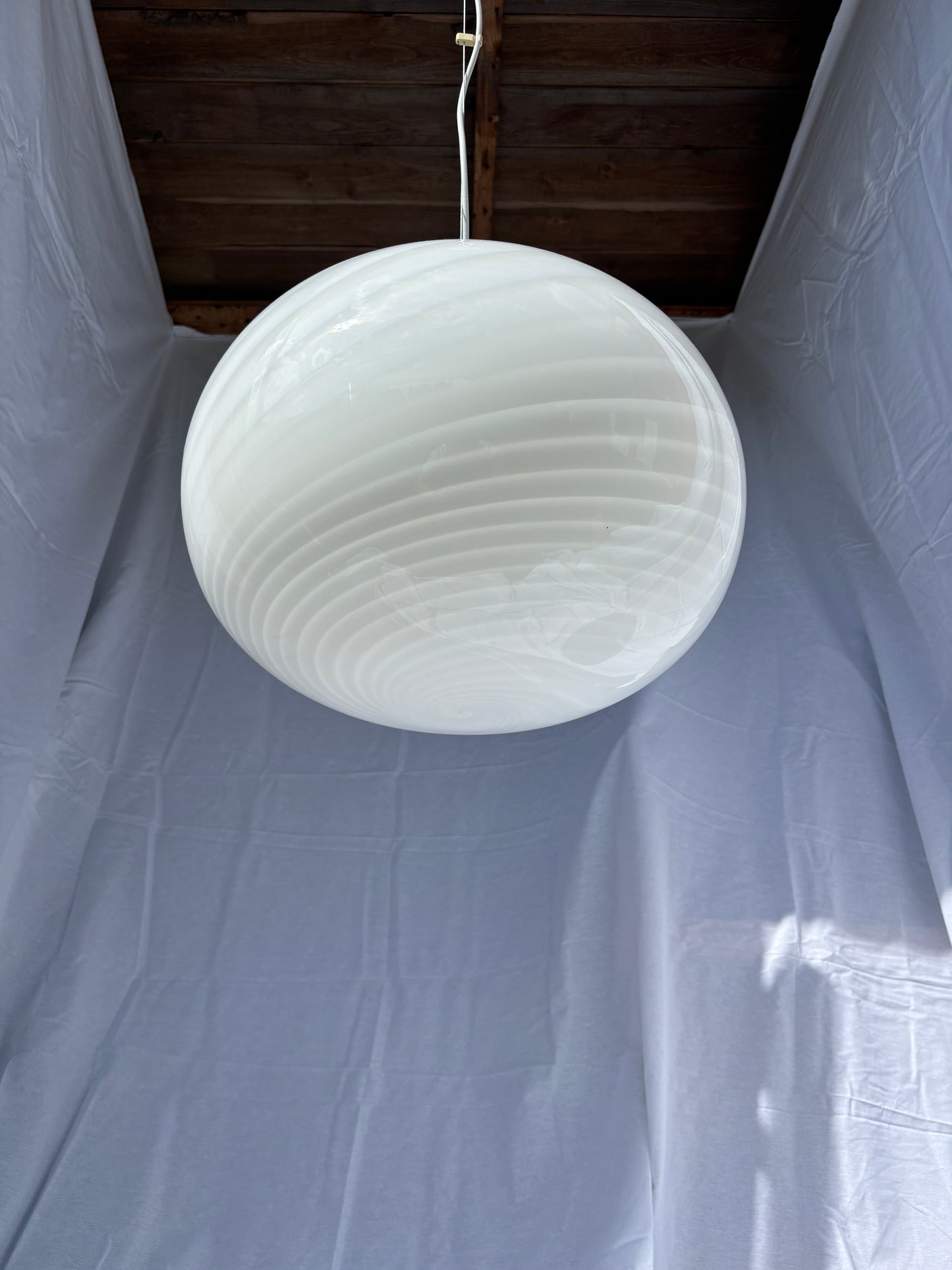 Vintage Murano pendel oval med hvid swirl 40 cm