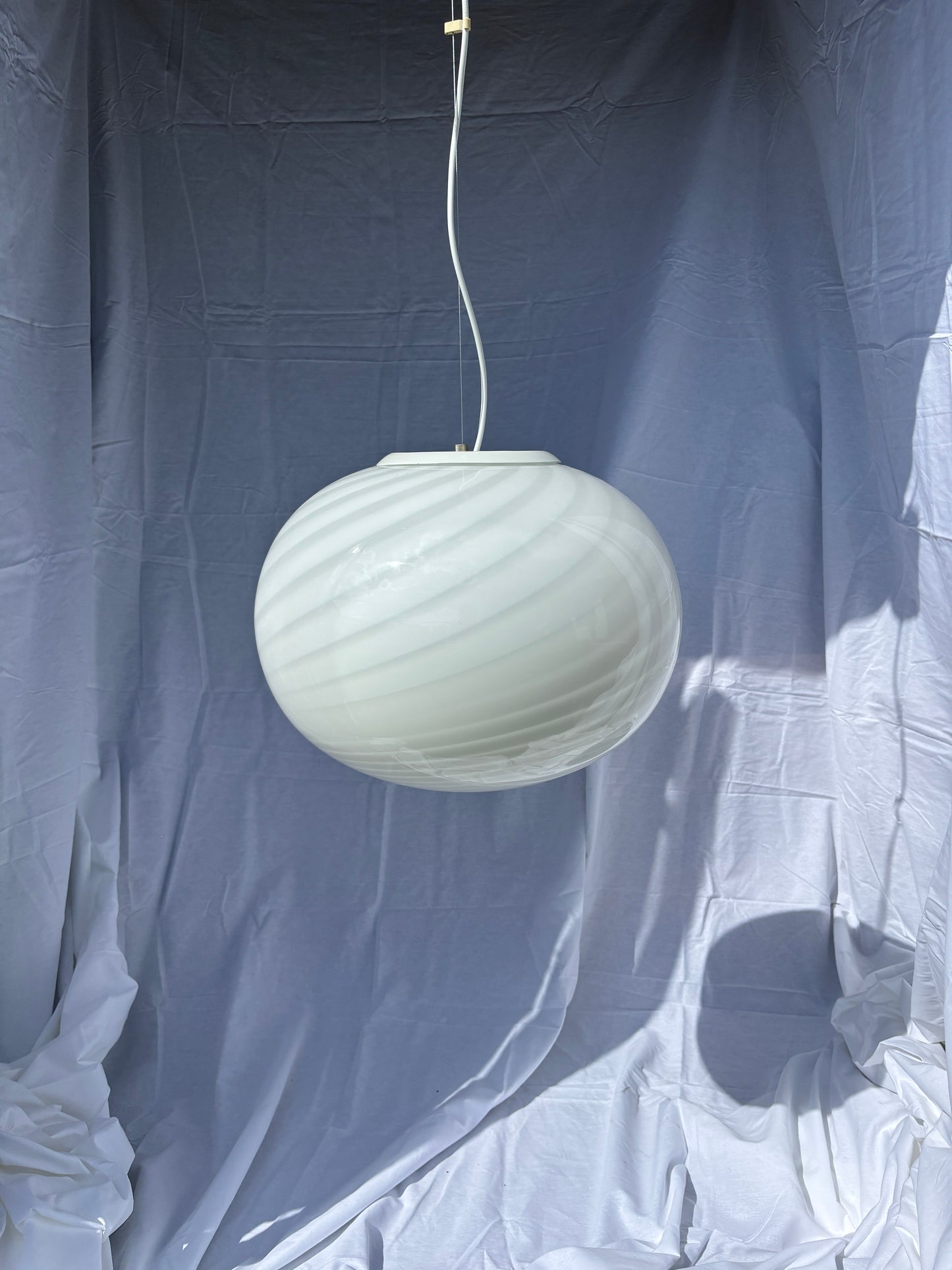 Vintage Murano pendel oval med hvid swirl 40 cm