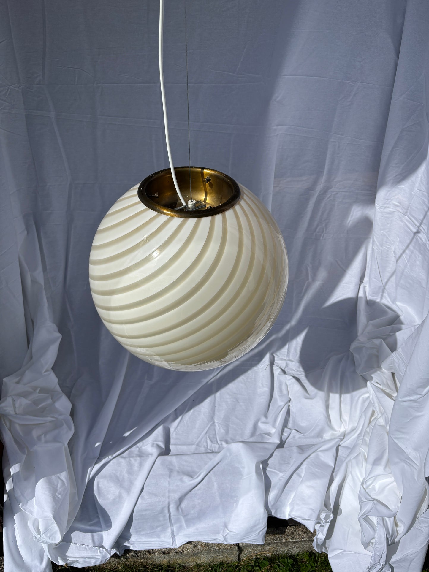 Sjælden vintage Murano pendel i gult og hvidt swirl 40 cm