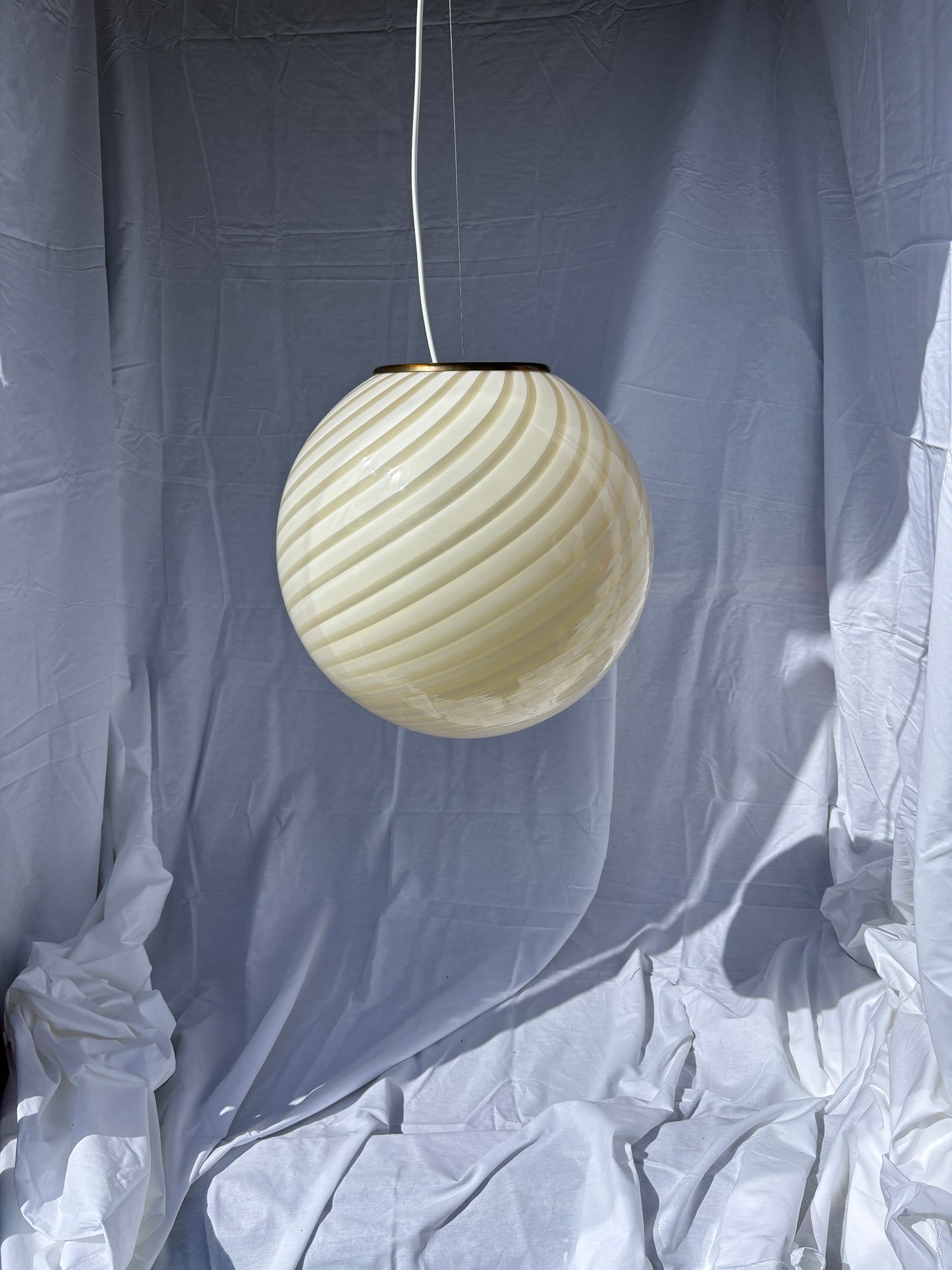 Sjælden vintage Murano pendel i gult og hvidt swirl 40 cm