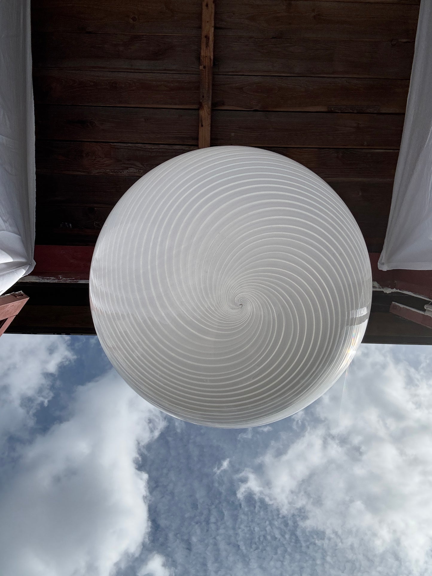 Vintage Murano pendel rund med hvidt swirl 35 cm