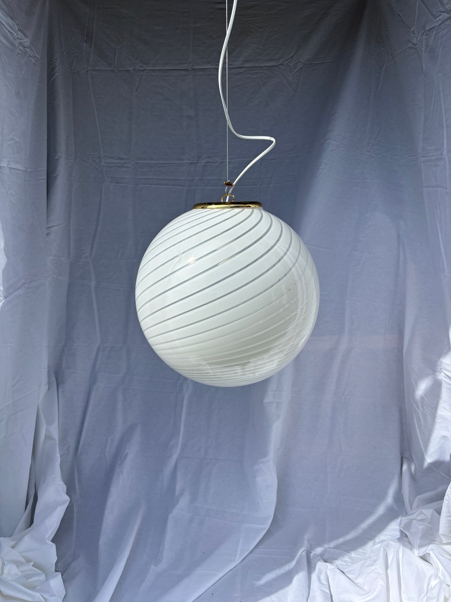 Vintage Murano pendel rund med hvidt swirl 35 cm