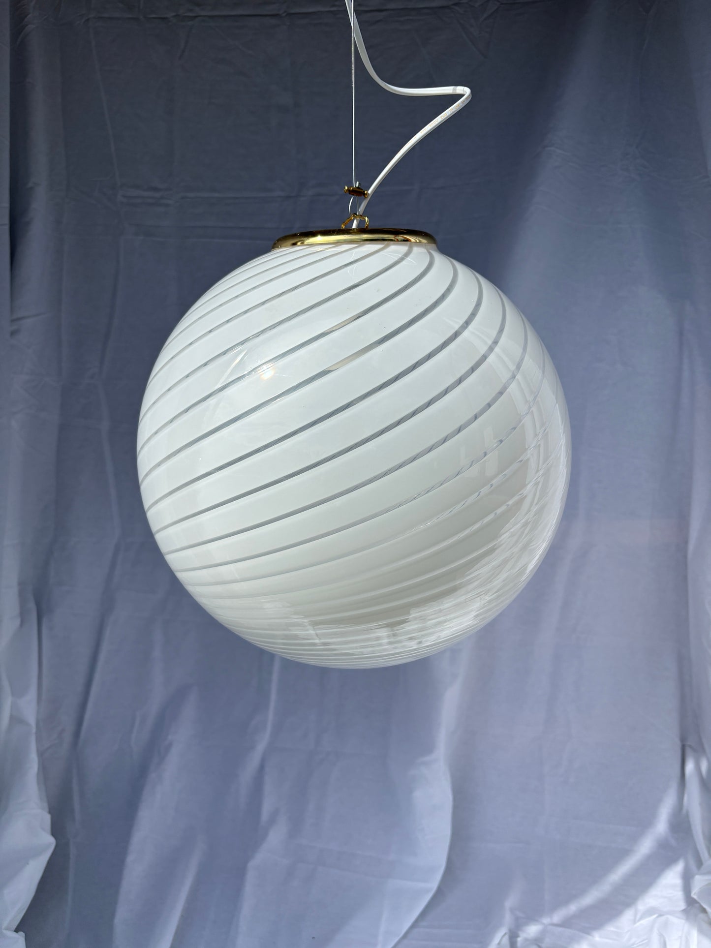 Vintage Murano pendel rund med hvidt swirl 35 cm